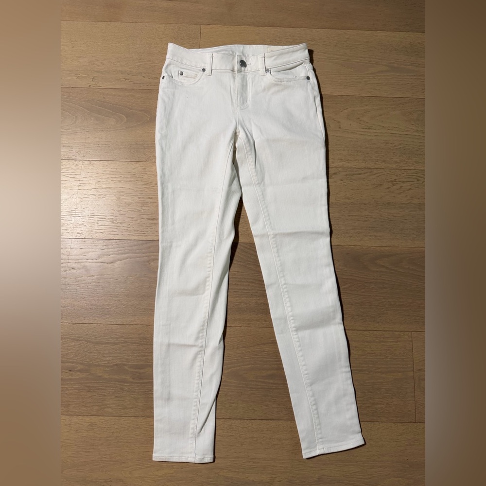 VINCE CAMUTO Skinny Jeans- White (26W/size 2)